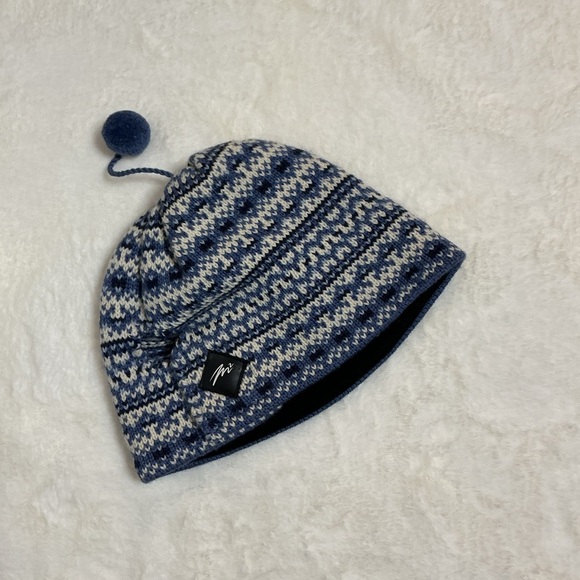 Nordic Style Blue and White Knit Beanie - Picture 2 of 7